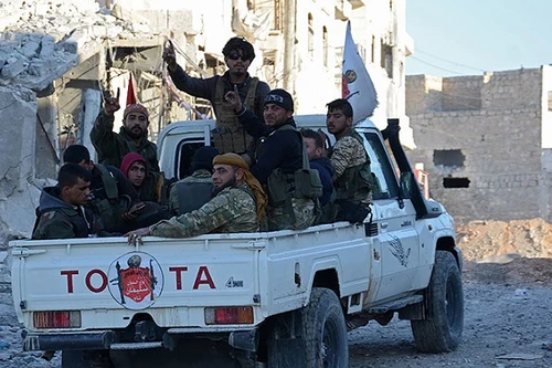 Quân đội Syria đụng độ với phiến quân do Thổ Nhĩ Kỳ hậu thuẫn gần al-Bab