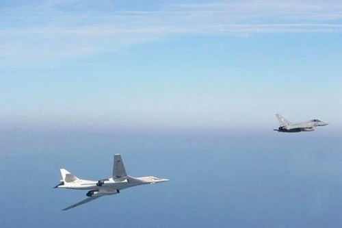 Tiêm kích Anh xuất kích gấp chặn máy bay ném bom Nga