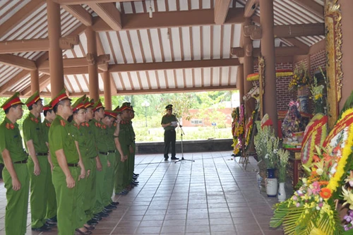 CAQ Long Biên, Hà Nội: Hành trình về nguồn nhiều ý nghĩa