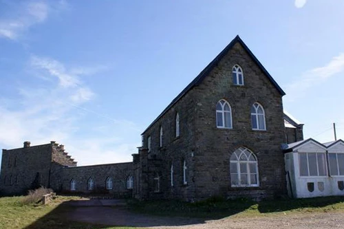 Rao bán khách sạn có người ngoài hành tinh tới thăm