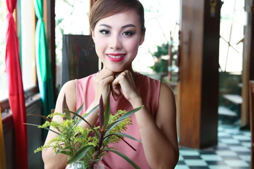 MC Đỗ Phương Thảo tham dự Mrs Universal 2016