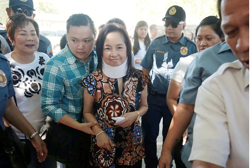 Cựu Tổng thống Arroyo "thoát nạn"