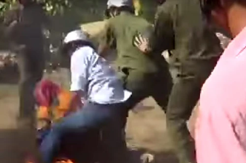 Tự phóng hỏa đốt mình và đối thủ