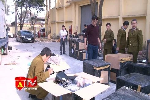 Xử lý nghiêm việc quản lý thị trường "bảo kê" buôn lậu