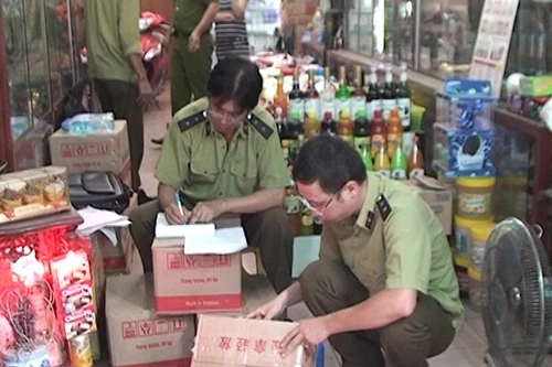 Đấu tranh với những vi phạm về VSATTP chuẩn bị cho dịp Tết 