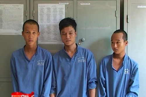 Bắt giữ ổ nhóm dùng bình xịt, dùi cui điện cướp xe ôm