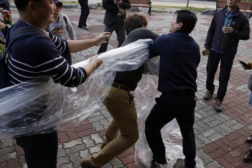 Hàn Quốc: Cư dân ẩu đả với giới hoạt động thả bóng bay sang Triều Tiên