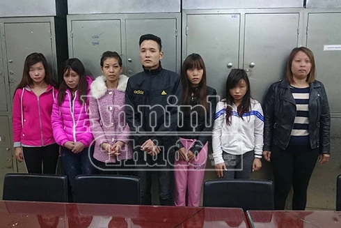 Triệt xóa ổ mại dâm lớn nhất nhì huyện Phúc Thọ, núp bóng quán cà phê