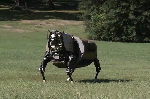 Rô-bốt chó Google phát triển cho quân đội Mỹ bị chê tơi tả