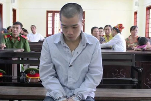 Giở trò đồi bại với cả cháu ruột rồi mang lợn sang cúng vía