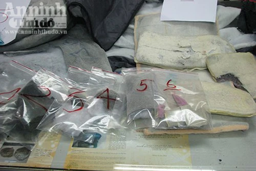 Clip bắt giữ nam sinh viên người Nga vận chuyển gần 6,5kg ma túy vào Việt Nam