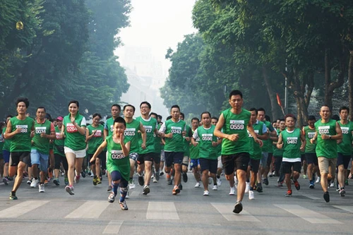 Gần 2.000 vận động viên tham gia giải chạy VPBank SME Run 2015 