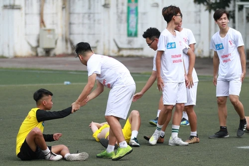 [ẢNH] Loạt trận 10h sáng 3-11 và những khoảnh khắc ấn tượng nhất