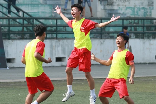 [ẢNH] THPT Ngô Sỹ Liên gây sốt khi hạ thuyết phục THPT Chu Văn An