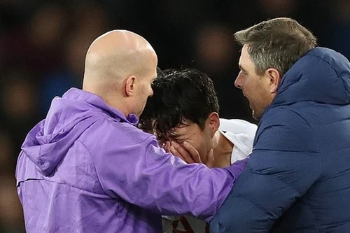 [ẢNH] Không trực tiếp gây họa cho Gomes, vì sao Son Heung-min khóc nức nở?