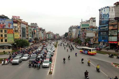 Đường phố Hà Nội thông thoáng trong ngày làm việc đầu tiên của năm mới Bính Thân