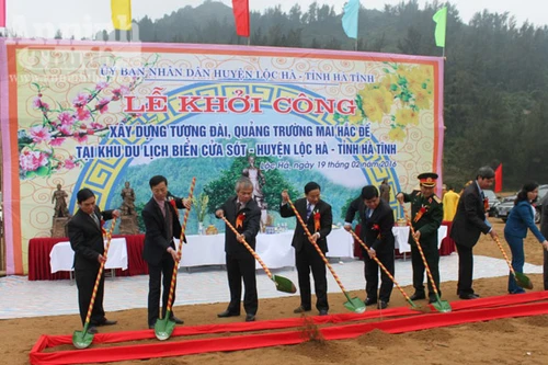 Xây dựng đền thờ, tượng đài và quảng trường Mai Hắc Đế