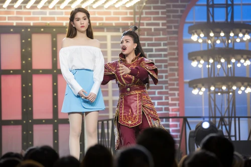 Trà Ngọc Hằng giả trai cưa cẩm, ôm chặt Ngọc Trinh