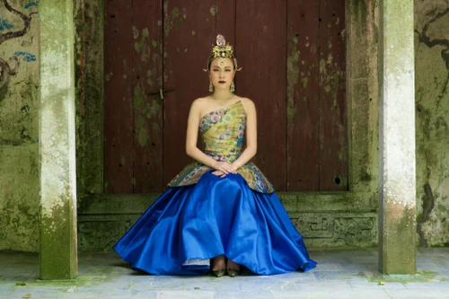 Hoàng Thùy Linh biến hóa huyền ảo trong "Bánh trôi nước"