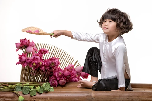 Không rời mắt nổi vì con gái Thúy Nga quá dễ thương