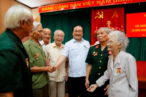 Trân trọng những đóng góp của các chiến sĩ bị địch bắt, tù đày