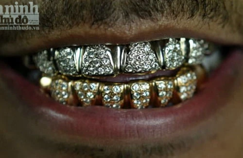 Chiếm đoạt 60 chiếc răng giả "nướng" vào lô đề, cờ bạc