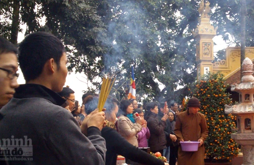 Người Hà Nội nô nức đi lễ cầu an