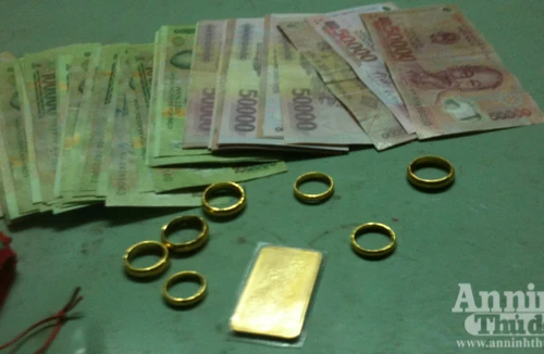 Rút lõi 80 triệu đồng của chủ... đi mua vàng