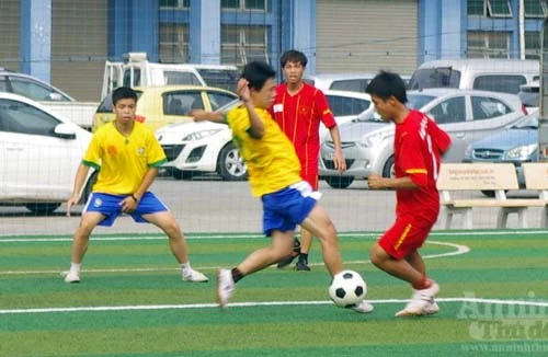 Giao hữu bóng đá của tuổi trẻ CAP Cửa Đông