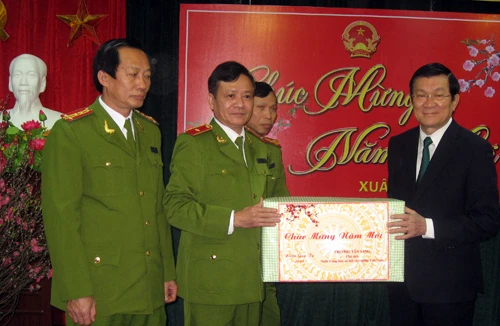 Chủ tịch nước Trương Tấn Sang thăm, chúc Tết tại Cục CSĐT tội phạm về ma túy