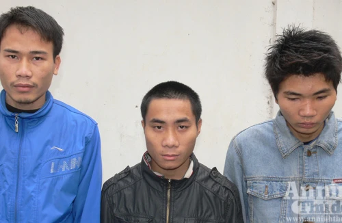 Tán tỉnh thiếu nữ để bán vào “động” mại dâm