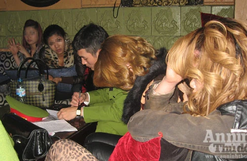 Hà Nội: Hàng chục cảnh sát vừa đột kích “động lắc” Pyramid