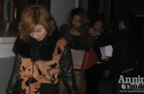 Nóng bỏng nữ... "dân bay" Pyramid 