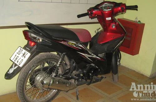 Nữ sinh bị bạn trai kéo lê giữa trời mưa rét