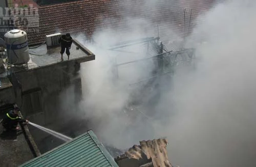 "Bão lửa" nuốt hàng chục hộ dân ở Trung tâm Hà Nội