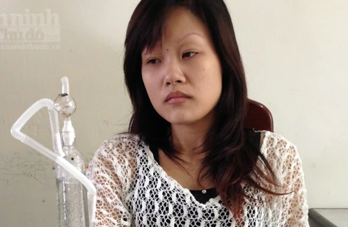 "Kiều nữ" giấu ma túy trên mái nhà