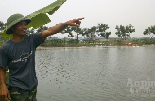 Chấn động: Thiếu nữ 19 âm thầm "vượt cạn", vứt con xuống ao