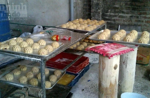 Toàn cảnh vụ "đột kích" lò bánh trung thu... bốc mùi