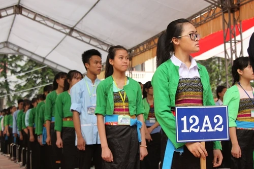 Bí thư Thành ủy Hà Nội đánh trống khai giảng ở trường Phổ thông Dân tộc nội trú Ba Vì