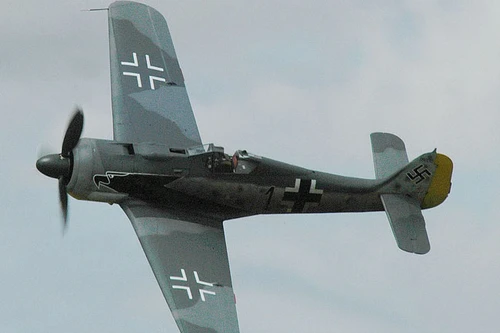 Phát hiện nơi chôn cất 50 chiến đấu cơ, quà tặng của Hitler trong Thế chiến II