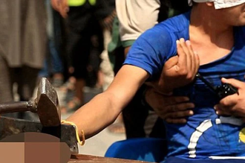 IS chặt tay hai kẻ trộm tại quảng trường Syria