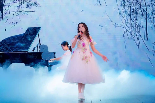 Người mẫu lai Emily Wagner được lựa chọn trình diễn tại New York Couture Fashion Week