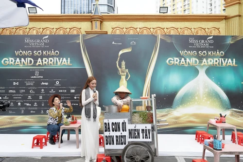 Thí sinh Miss Grand Vietnam 2025 mang đặc sản quê hương lên sân khấu
