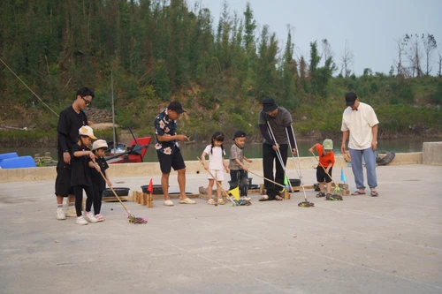 Phan Đinh Tùng bộc lộ khả năng chăm con và ứng biến khi "thiếu nợ"