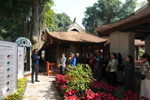 Bia đá Văn Miếu Quốc Tử Giám kể chuyện đào tạo và sử dụng nhân tài