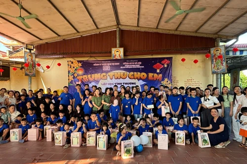 Mang Trung thu ấm áp đến với trẻ em có hoàn cảnh khó khăn