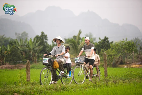 Tập 7 “Bố ơi mình đi đâu thế?": Neko Lê khỏi bệnh nhờ...tắm nắng
