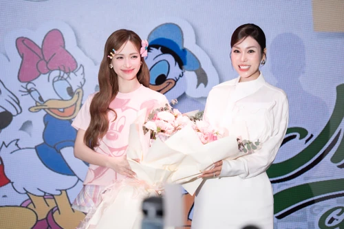 Ca sĩ Hòa Minzy chia sẻ lý do hợp tác cùng Ecochic mang hình ảnh Disney về Việt Nam 