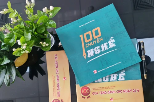 “100 chuyện nghề" hành trình của một dân tộc qua góc nhìn báo chí