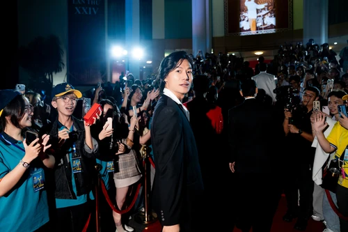 Hiếu Nguyễn vui đến mất ngủ sau chiến thắng của "Mưa đỏ" và "Tử chiến trên không"